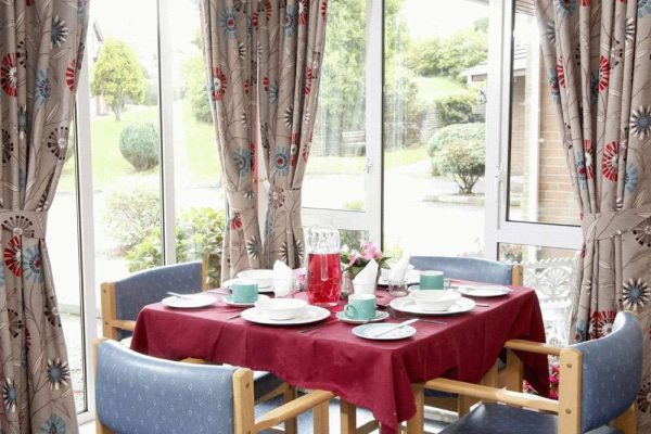 beechill dining table