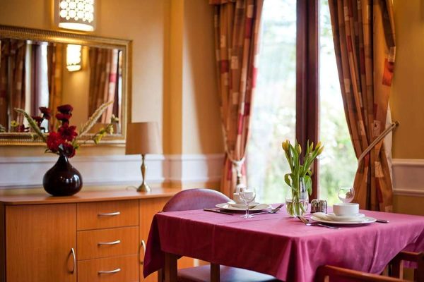 hawthorn-house-care-home-dining
