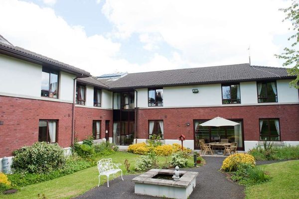 hawthorn-house-care-home-garden